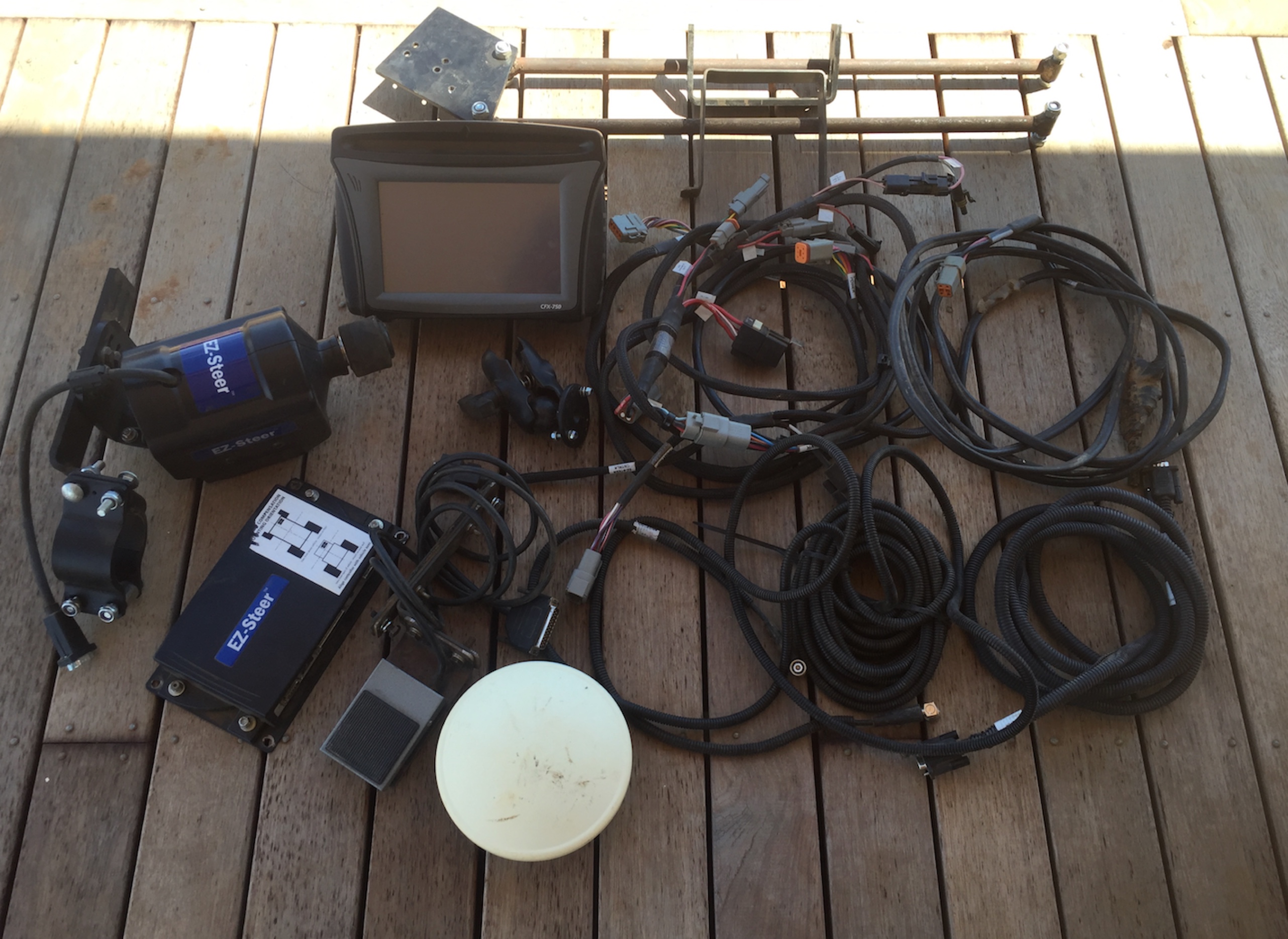 Trimble CFX - 750 GPS Auto Steer For Sale with Shirt Grabber,